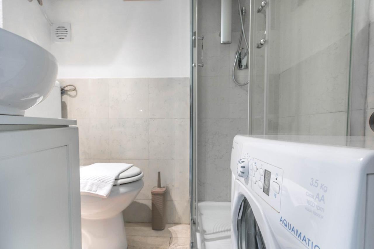 Appartamento Joivy Lovely For 2 With Balcony Near Duomo *