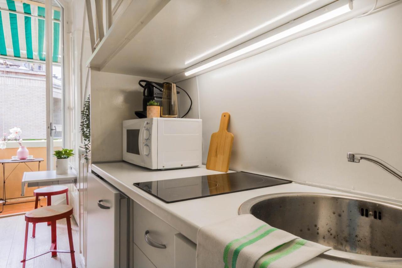 Appartamento Joivy Lovely For 2 With Balcony Near Duomo Milano